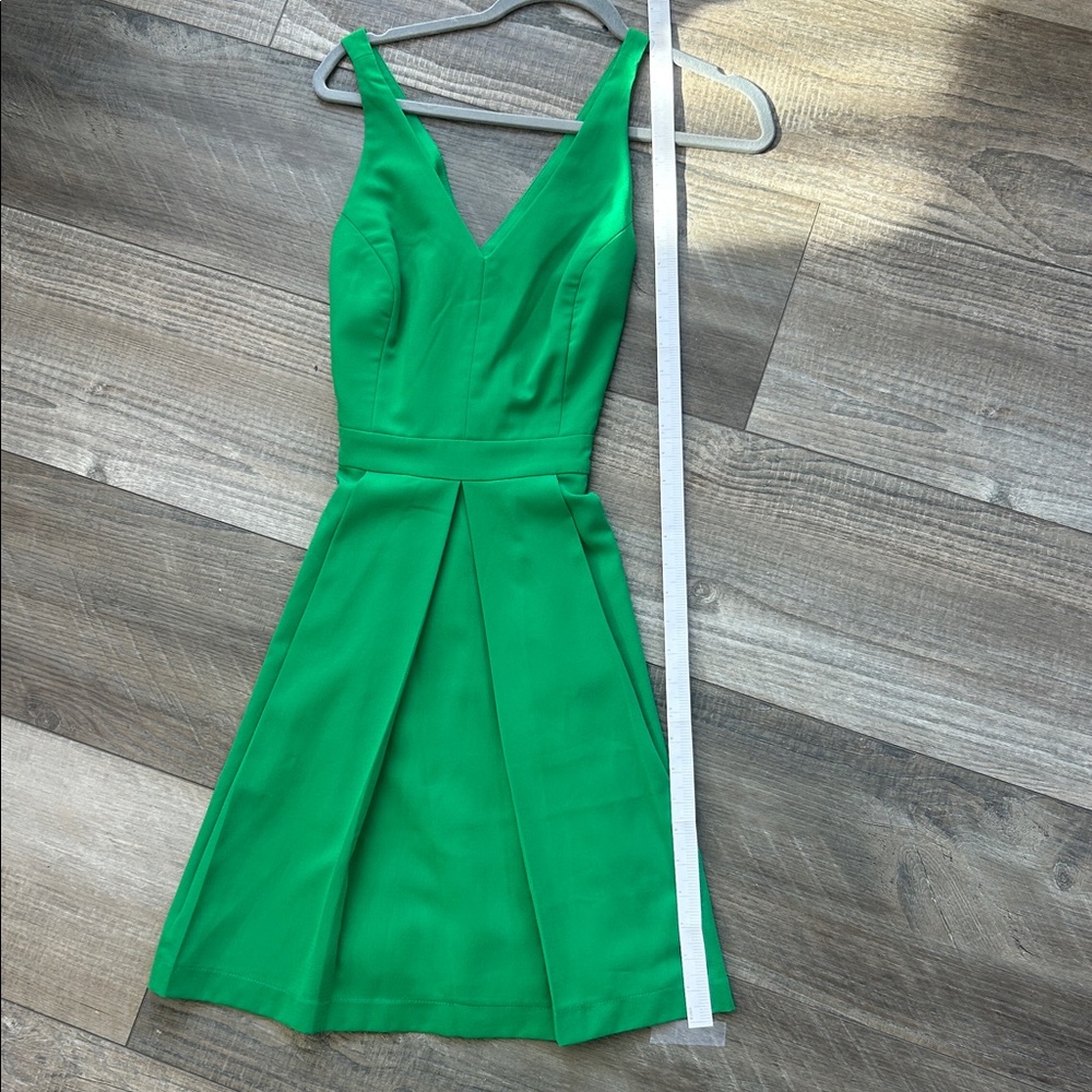 Adelyn Rae vibrant green dress - Picture 5 of 7